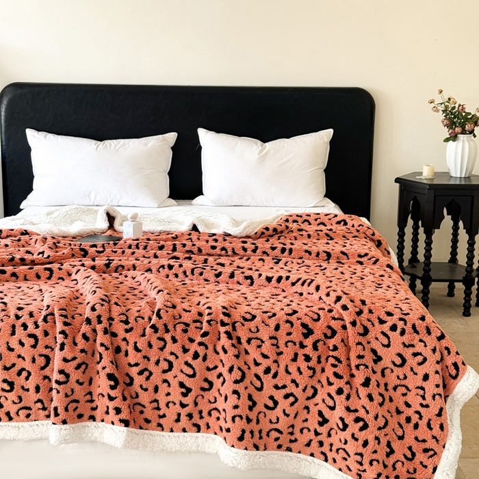 91家纺网 家纺一手货源 找家纺 梵克保罗 2025新款双层阳离子豹纹提花塔芙绒羊羔绒跨境双层毛毯盖毯毯子 豹纹橘
