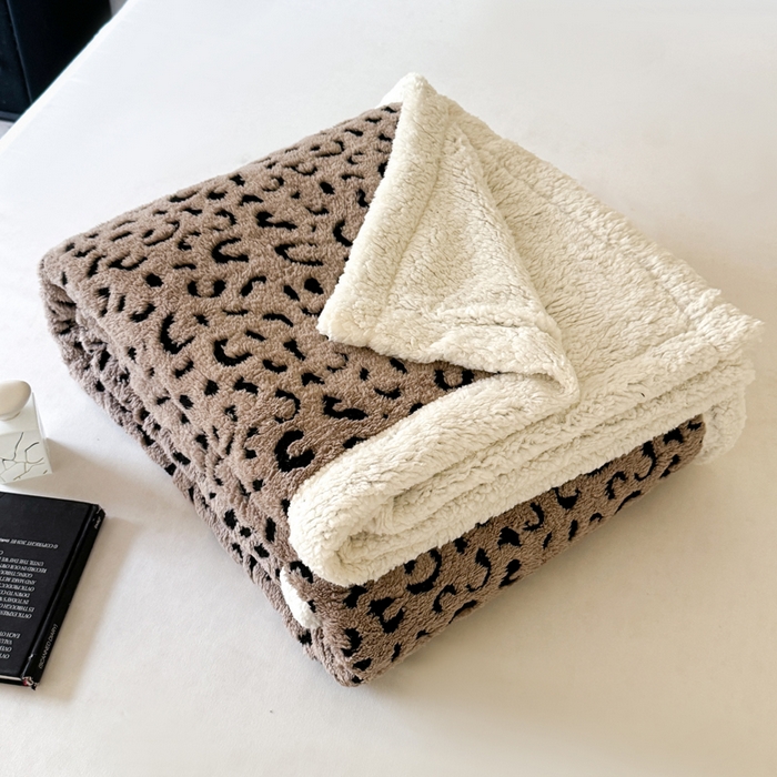 91家纺网 家纺一手货源 找家纺 梵克保罗 2025新款双层阳离子豹纹提花塔芙绒羊羔绒跨境双层毛毯盖毯毯子 豹纹驼