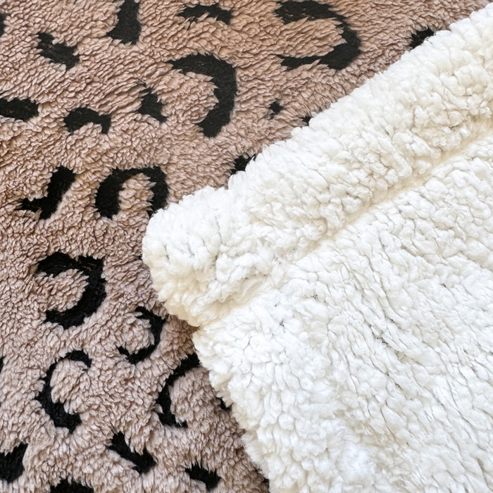 91家纺网 家纺一手货源 找家纺 梵克保罗 2025新款双层阳离子豹纹提花塔芙绒羊羔绒跨境双层毛毯盖毯毯子 豹纹驼