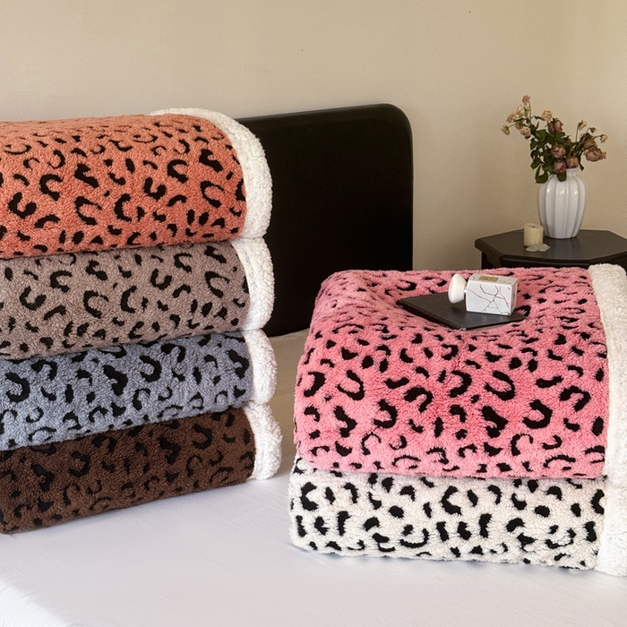 91家纺网 家纺一手货源 找家纺 梵克保罗 2025新款双层阳离子豹纹提花塔芙绒羊羔绒跨境双层毛毯盖毯毯子 组合图