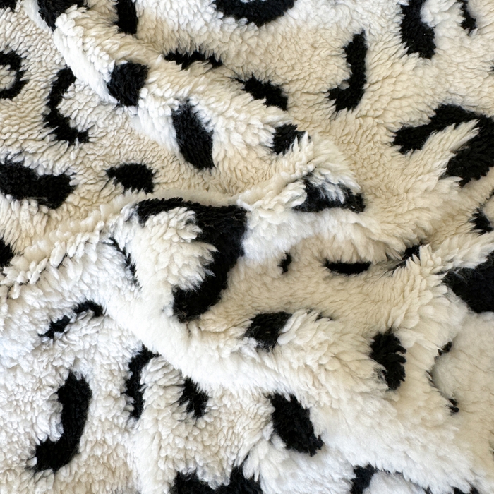 91家纺网 家纺一手货源 找家纺 梵克保罗 2025新款双层阳离子豹纹提花塔芙绒羊羔绒跨境双层毛毯盖毯毯子 豹纹白