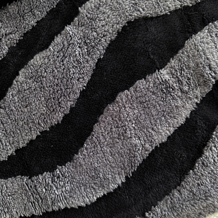91家纺网 家纺一手货源 找家纺 梵克保罗 2025新款双层色织阳离子斑马纹提花塔芙绒羊羔绒跨境双层毛毯盖毯毯子 灰斑马纹