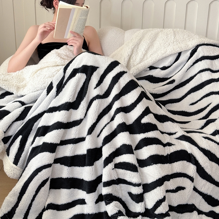 91家纺网 家纺一手货源 找家纺 （总）梵克保罗 2025新款双层色织阳离子斑马纹提花塔芙绒羊羔绒跨境双层毛毯盖毯毯子