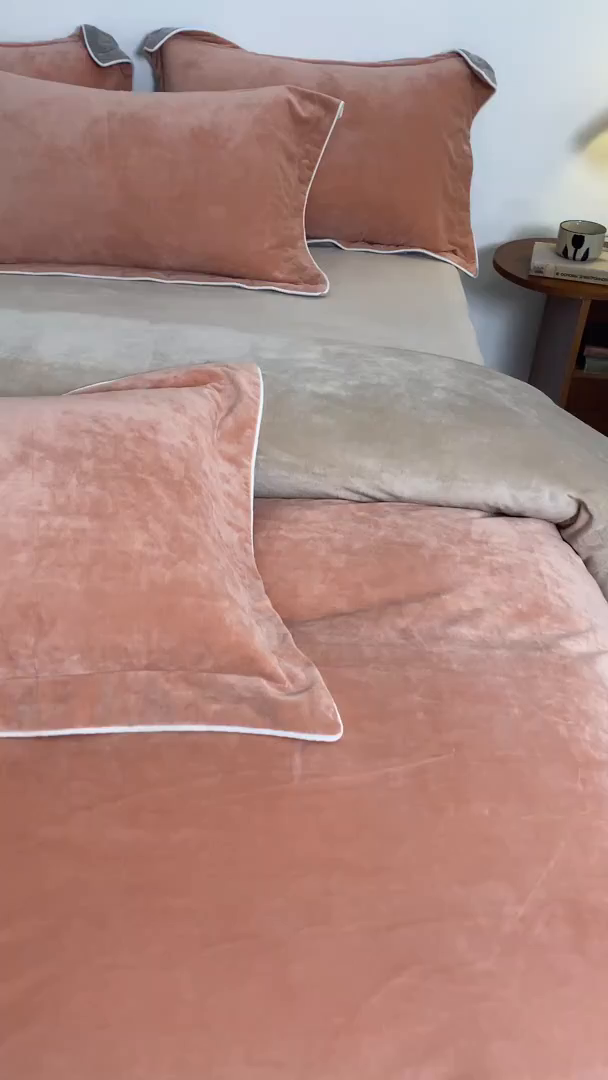 91家纺网 家纺一手货源 找家纺 ONE TWO ONE 121 新品【婴儿绒四件套】2025毛毯被子四件套单件床单被套床笠珊瑚绒牛奶绒冬被法兰绒兔毛绒 橘粉-奶茶