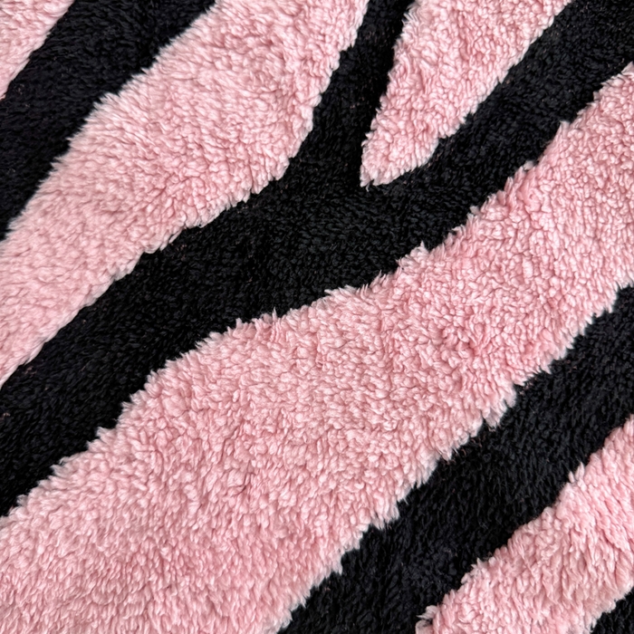 91家纺网 家纺一手货源 找家纺 梵克保罗 2025新款双层色织阳离子斑马纹提花塔芙绒羊羔绒跨境双层毛毯盖毯毯子 粉斑马纹