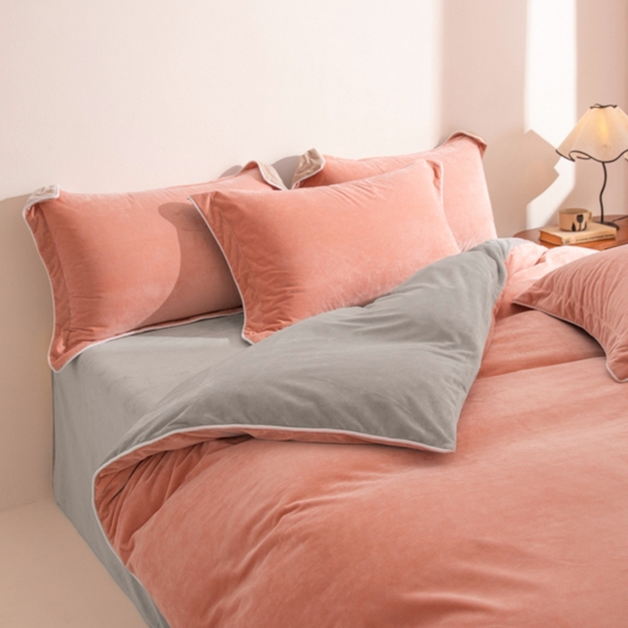 91家纺网 家纺一手货源 找家纺 ONE TWO ONE 121 新品【婴儿绒四件套】2025毛毯被子四件套单件床单被套床笠珊瑚绒牛奶绒冬被法兰绒兔毛绒 橘粉-浅灰