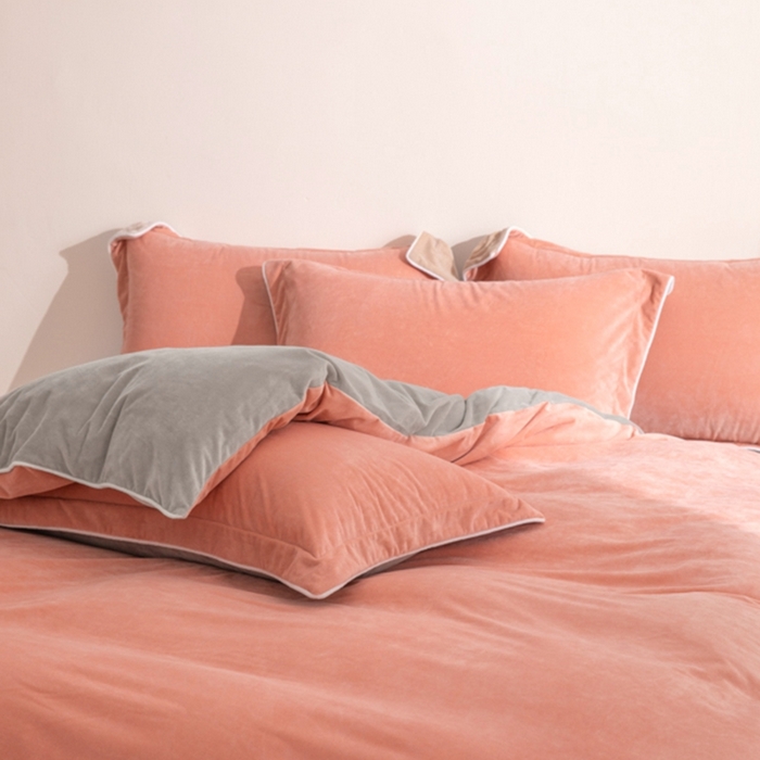 91家纺网 家纺一手货源 找家纺 ONE TWO ONE 121 新品【婴儿绒四件套】2025毛毯被子四件套单件床单被套床笠珊瑚绒牛奶绒冬被法兰绒兔毛绒 橘粉-浅灰