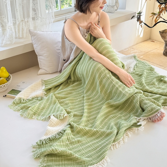 91家纺网 家纺一手货源 找家纺 梵克保罗 2025新款双层纱流苏全棉纯棉毯纯棉流苏款盖毯毯子夏被夏凉被空调被 条纹绿