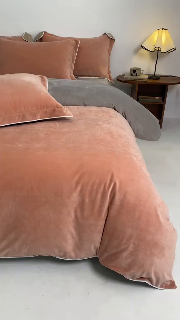 91家纺网 家纺一手货源 找家纺 ONE TWO ONE 121 新品【婴儿绒四件套】2025毛毯被子四件套单件床单被套床笠珊瑚绒牛奶绒冬被法兰绒兔毛绒 橘粉-浅灰