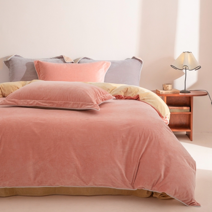 91家纺网 家纺一手货源 找家纺 ONE TWO ONE 121 新品【婴儿绒四件套】2025毛毯被子四件套单件床单被套床笠珊瑚绒牛奶绒冬被法兰绒兔毛绒 橘粉-乳酪