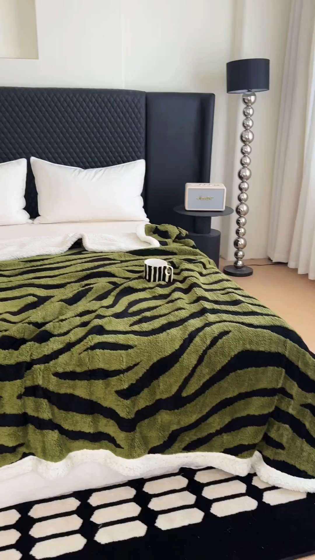 91家纺网 家纺一手货源 找家纺 梵克保罗 2025新款双层色织阳离子斑马纹提花塔芙绒羊羔绒跨境双层毛毯盖毯毯子 绿斑马纹