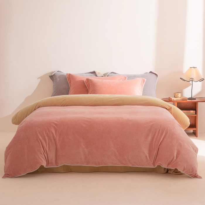 91家纺网 家纺一手货源 找家纺 ONE TWO ONE 121 新品【婴儿绒四件套】2025毛毯被子四件套单件床单被套床笠珊瑚绒牛奶绒冬被法兰绒兔毛绒 橘粉-乳酪