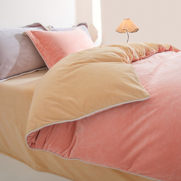 91家纺网 家纺一手货源 找家纺 ONE TWO ONE 121 新品【婴儿绒四件套】2025毛毯被子四件套单件床单被套床笠珊瑚绒牛奶绒冬被法兰绒兔毛绒 橘粉-乳酪