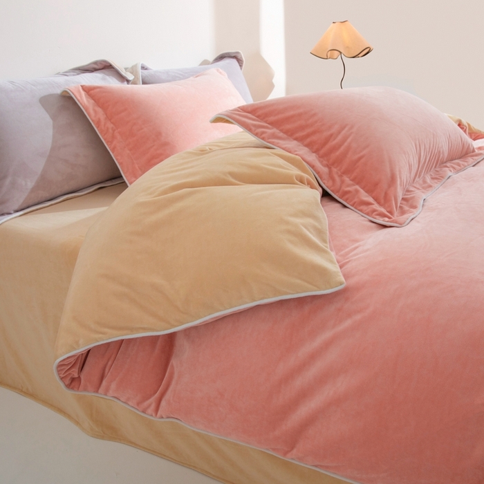 91家纺网 家纺一手货源 找家纺 ONE TWO ONE 121 新品【婴儿绒四件套】2025毛毯被子四件套单件床单被套床笠珊瑚绒牛奶绒冬被法兰绒兔毛绒 橘粉-乳酪