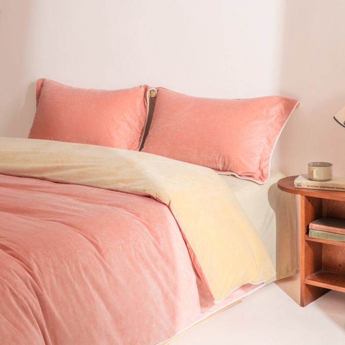 91家纺网 家纺一手货源 找家纺 ONE TWO ONE 121 新品【婴儿绒四件套】2025毛毯被子四件套单件床单被套床笠珊瑚绒牛奶绒冬被法兰绒兔毛绒 橘粉-乳酪