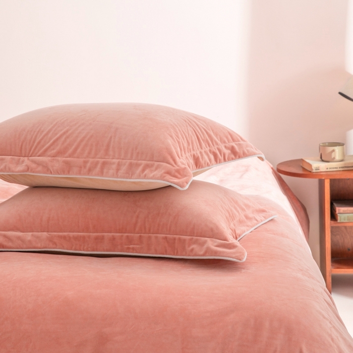 91家纺网 家纺一手货源 找家纺 ONE TWO ONE 121 新品【婴儿绒四件套】2025毛毯被子四件套单件床单被套床笠珊瑚绒牛奶绒冬被法兰绒兔毛绒 橘粉-乳酪