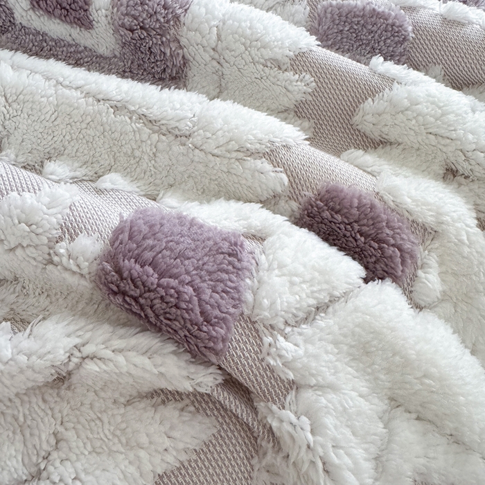 91家纺网 家纺一手货源 找家纺 梵克保罗 2025新款轻奢阳离子提花镂空塔芙绒羊羔绒保暖午睡双层毛毯办公室盖毯 浅紫