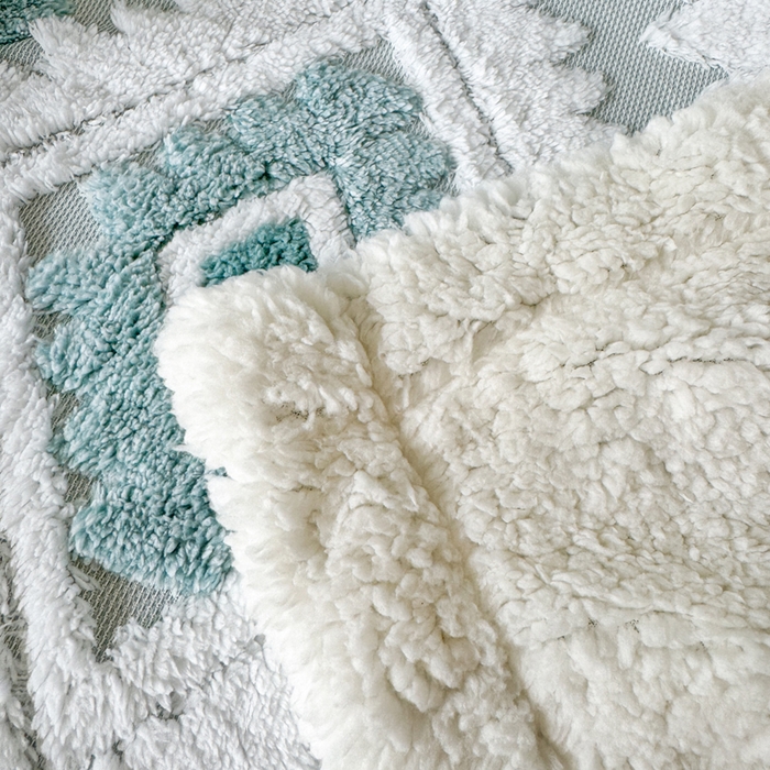 91家纺网 家纺一手货源 找家纺 梵克保罗 2025新款轻奢阳离子提花镂空塔芙绒羊羔绒保暖午睡双层毛毯办公室盖毯 蓝色