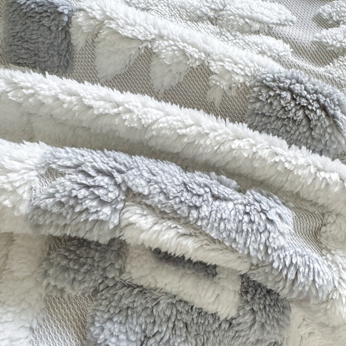 91家纺网 家纺一手货源 找家纺 梵克保罗 2025新款轻奢阳离子提花镂空塔芙绒羊羔绒保暖午睡双层毛毯办公室盖毯 浅灰