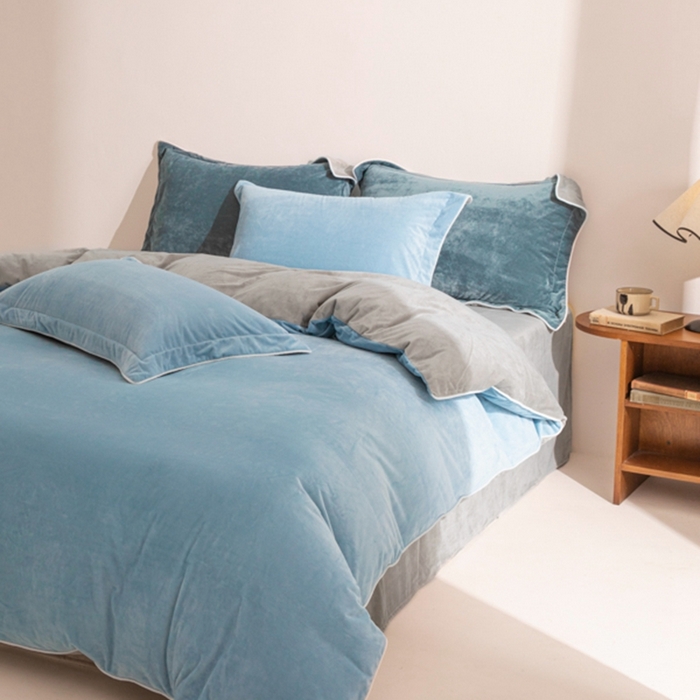 91家纺网 家纺一手货源 找家纺 ONE TWO ONE 121 新品【婴儿绒四件套】2025毛毯被子四件套单件床单被套床笠珊瑚绒牛奶绒冬被法兰绒兔毛绒 浅蓝-银灰