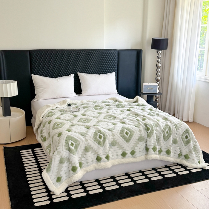 91家纺网 家纺一手货源 找家纺 梵克保罗 2025新款轻奢阳离子提花镂空塔芙绒羊羔绒保暖午睡双层毛毯办公室盖毯 浅绿