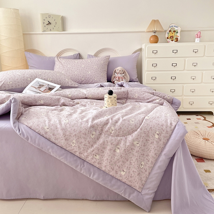 91家纺网 家纺一手货源 找家纺 梵克保罗 2025新款全棉夏被碎花卡通小清新简约纯棉夏凉被夏被四件套三件套 紫色小兔