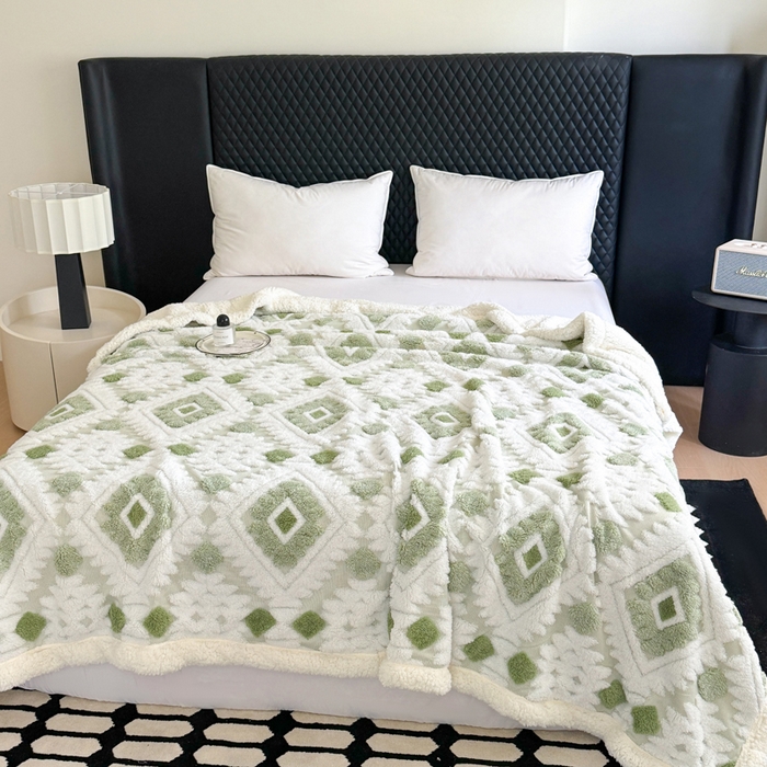 91家纺网 家纺一手货源 找家纺 梵克保罗 2025新款轻奢阳离子提花镂空塔芙绒羊羔绒保暖午睡双层毛毯办公室盖毯 浅绿