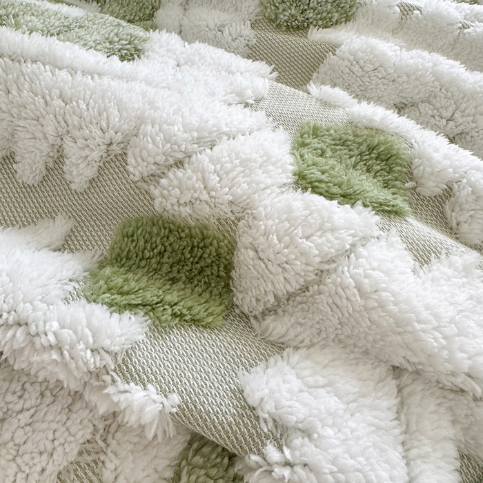 91家纺网 家纺一手货源 找家纺 梵克保罗 2025新款轻奢阳离子提花镂空塔芙绒羊羔绒保暖午睡双层毛毯办公室盖毯 浅绿