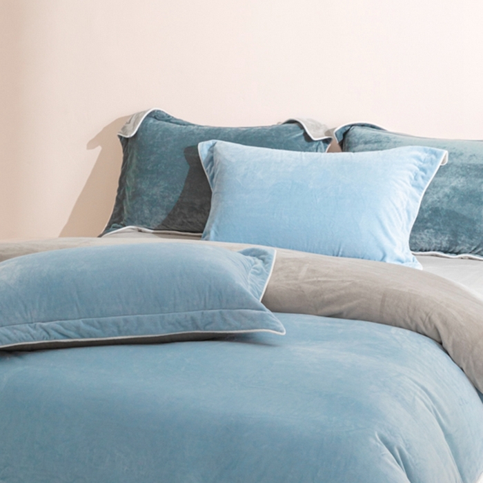 91家纺网 家纺一手货源 找家纺 ONE TWO ONE 121 新品【婴儿绒四件套】2025毛毯被子四件套单件床单被套床笠珊瑚绒牛奶绒冬被法兰绒兔毛绒 浅蓝-银灰