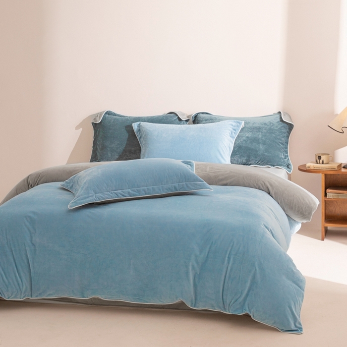 91家纺网 家纺一手货源 找家纺 ONE TWO ONE 121 新品【婴儿绒四件套】2025毛毯被子四件套单件床单被套床笠珊瑚绒牛奶绒冬被法兰绒兔毛绒 浅蓝-银灰