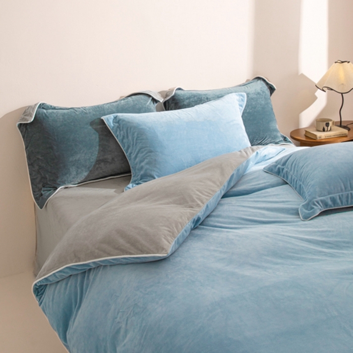 91家纺网 家纺一手货源 找家纺 ONE TWO ONE 121 新品【婴儿绒四件套】2025毛毯被子四件套单件床单被套床笠珊瑚绒牛奶绒冬被法兰绒兔毛绒 浅蓝-银灰