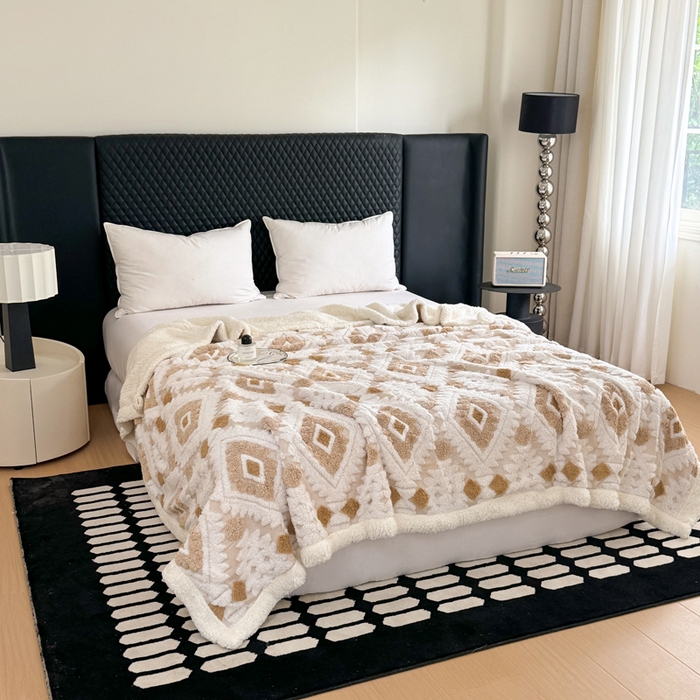 91家纺网 家纺一手货源 找家纺 梵克保罗 2025新款轻奢阳离子提花镂空塔芙绒羊羔绒保暖午睡双层毛毯办公室盖毯 驼色