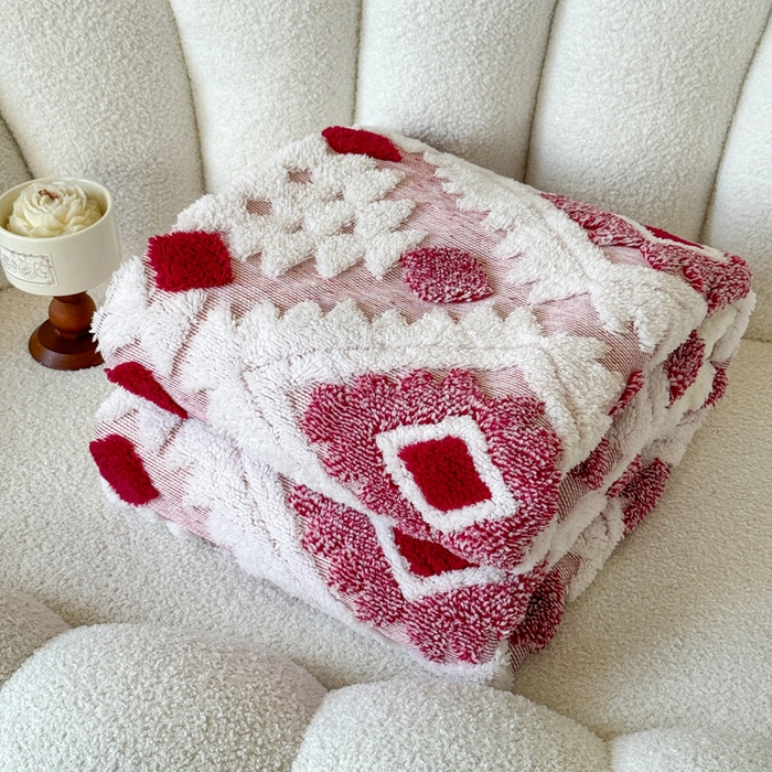 91家纺网 家纺一手货源 找家纺 梵克保罗 2025新款轻奢阳离子提花镂空塔芙绒羊羔绒保暖午睡双层毛毯办公室盖毯 玫红