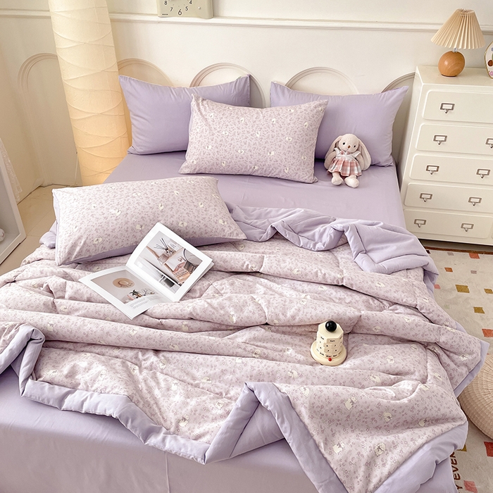 91家纺网 家纺一手货源 找家纺 梵克保罗 2025新款全棉夏被碎花卡通小清新简约纯棉夏凉被夏被四件套三件套 紫色小兔