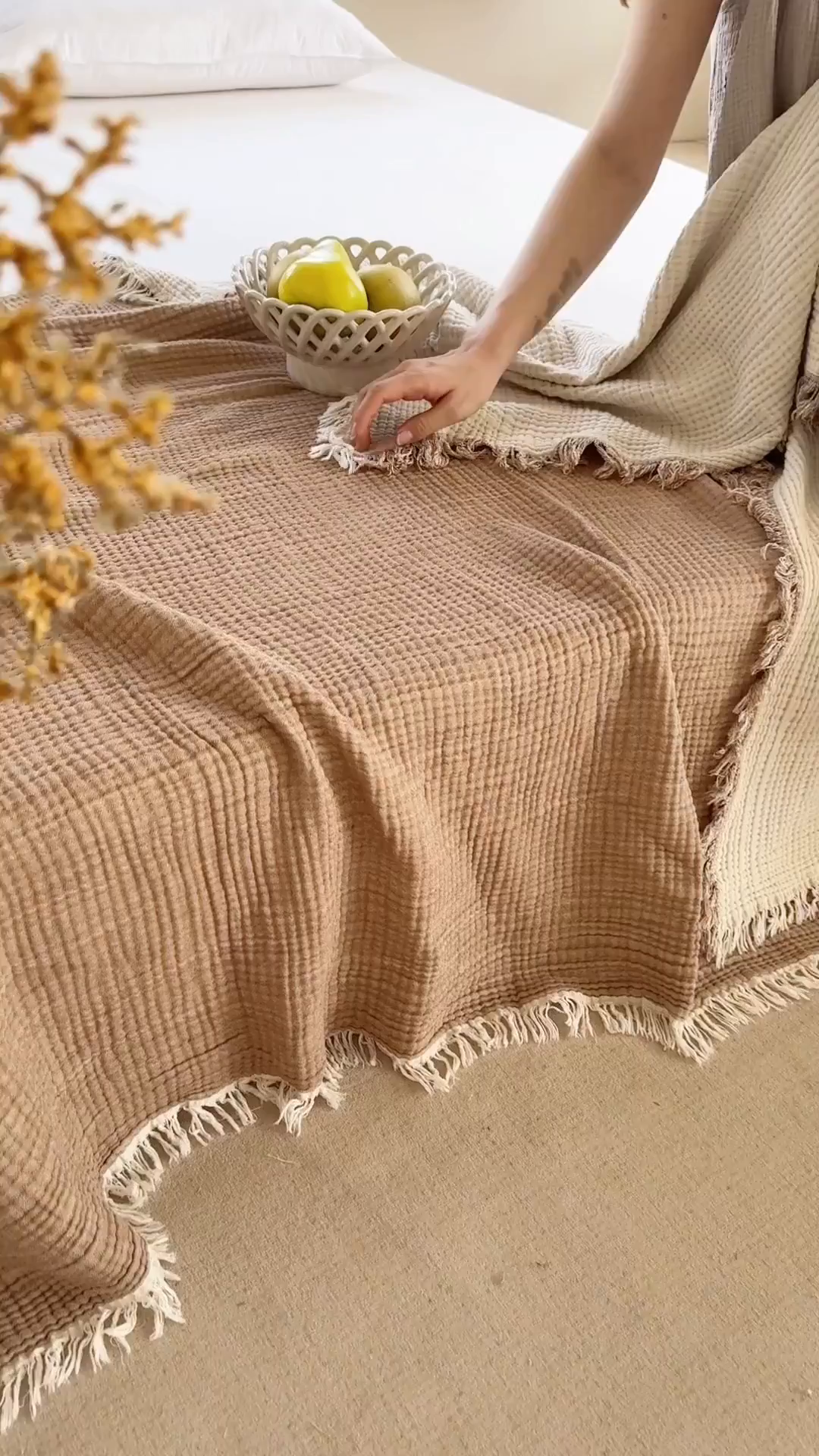 91家纺网 家纺一手货源 找家纺 梵克保罗 2025新款双层纱流苏全棉纯棉毯纯棉流苏款盖毯毯子夏被夏凉被空调被 咖色