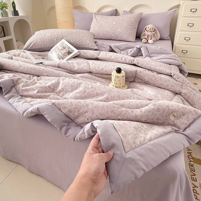 91家纺网 家纺一手货源 找家纺 梵克保罗 2025新款全棉夏被碎花卡通小清新简约纯棉夏凉被夏被四件套三件套 紫色小兔