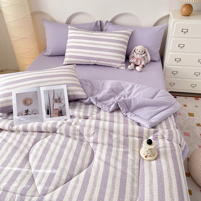 91家纺网 家纺一手货源 找家纺 梵克保罗 2025新款全棉夏被碎花卡通小清新简约纯棉夏凉被夏被四件套三件套 紫朱华