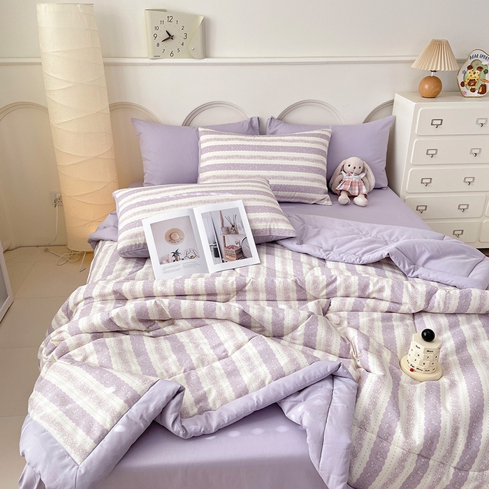 91家纺网 家纺一手货源 找家纺 梵克保罗 2025新款全棉夏被碎花卡通小清新简约纯棉夏凉被夏被四件套三件套 紫朱华