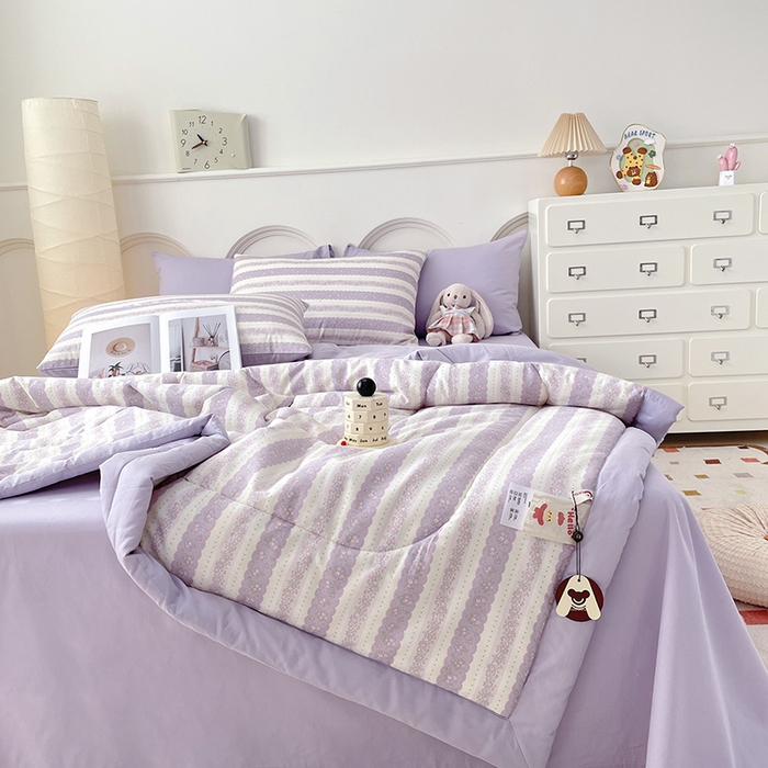 91家纺网 家纺一手货源 找家纺 梵克保罗 2025新款全棉夏被碎花卡通小清新简约纯棉夏凉被夏被四件套三件套 紫朱华