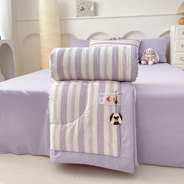 91家纺网 家纺一手货源 找家纺 梵克保罗 2025新款全棉夏被碎花卡通小清新简约纯棉夏凉被夏被四件套三件套 紫朱华