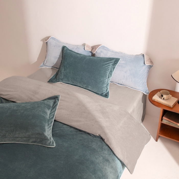 91家纺网 家纺一手货源 找家纺 ONE TWO ONE 121 新品【婴儿绒四件套】2025毛毯被子四件套单件床单被套床笠珊瑚绒牛奶绒冬被法兰绒兔毛绒 神秘灰-浅灰