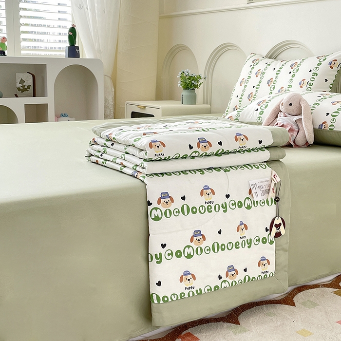 91家纺网 家纺一手货源 找家纺 梵克保罗 2025新款全棉夏被碎花卡通小清新简约纯棉夏凉被夏被四件套三件套 字母狗