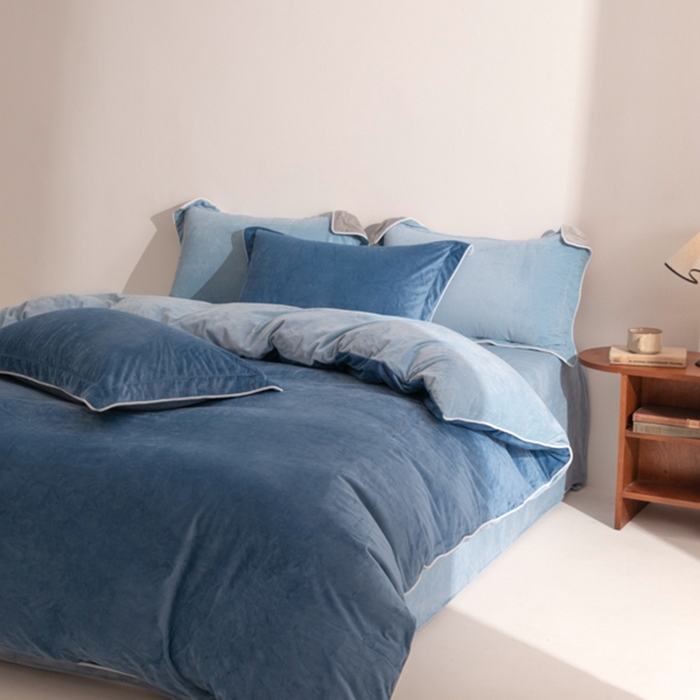 91家纺网 家纺一手货源 找家纺 ONE TWO ONE 121 新品【婴儿绒四件套】2025毛毯被子四件套单件床单被套床笠珊瑚绒牛奶绒冬被法兰绒兔毛绒 雾兰-浅蓝