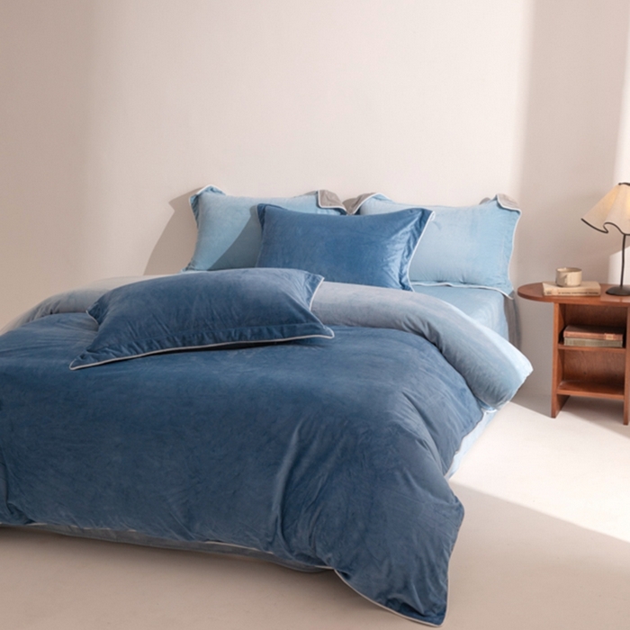 91家纺网 家纺一手货源 找家纺 ONE TWO ONE 121 新品【婴儿绒四件套】2025毛毯被子四件套单件床单被套床笠珊瑚绒牛奶绒冬被法兰绒兔毛绒 雾兰-浅蓝