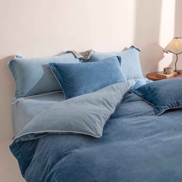 91家纺网 家纺一手货源 找家纺 ONE TWO ONE 121 新品【婴儿绒四件套】2025毛毯被子四件套单件床单被套床笠珊瑚绒牛奶绒冬被法兰绒兔毛绒 雾兰-浅蓝