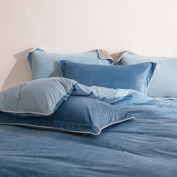 91家纺网 家纺一手货源 找家纺 ONE TWO ONE 121 新品【婴儿绒四件套】2025毛毯被子四件套单件床单被套床笠珊瑚绒牛奶绒冬被法兰绒兔毛绒 雾兰-浅蓝