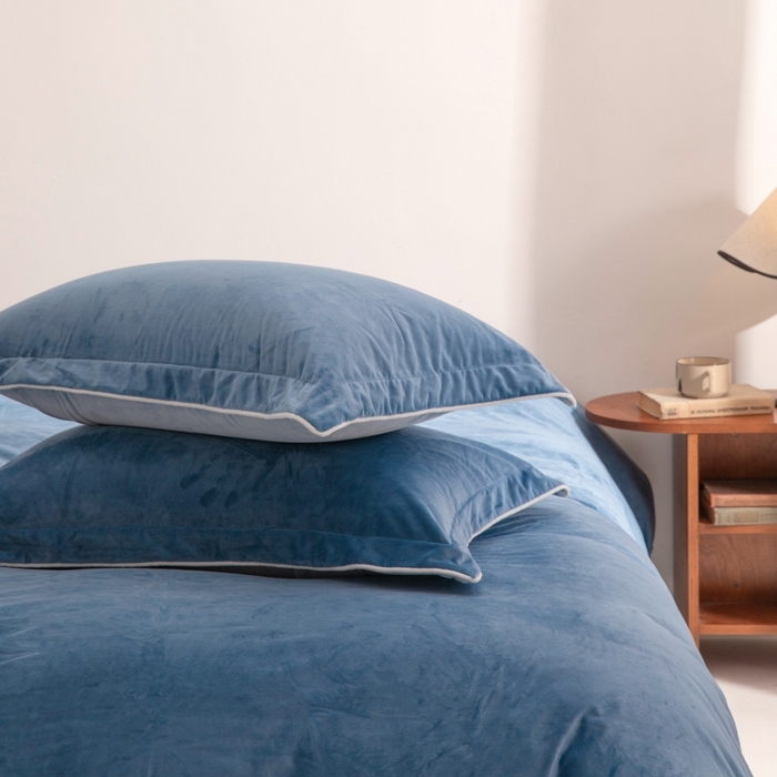 91家纺网 家纺一手货源 找家纺 ONE TWO ONE 121 新品【婴儿绒四件套】2025毛毯被子四件套单件床单被套床笠珊瑚绒牛奶绒冬被法兰绒兔毛绒 雾兰-浅蓝