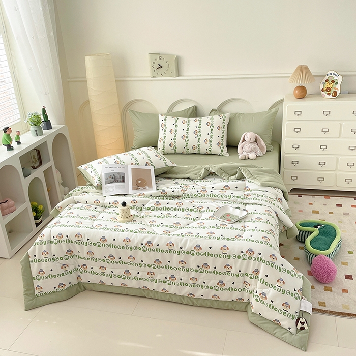 91家纺网 家纺一手货源 找家纺 梵克保罗 2025新款全棉夏被碎花卡通小清新简约纯棉夏凉被夏被四件套三件套 字母狗