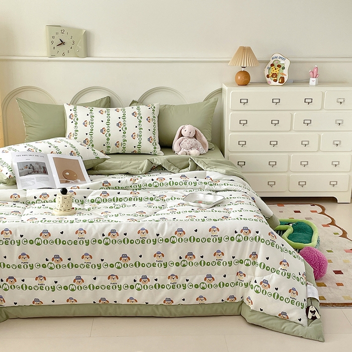 91家纺网 家纺一手货源 找家纺 梵克保罗 2025新款全棉夏被碎花卡通小清新简约纯棉夏凉被夏被四件套三件套 字母狗