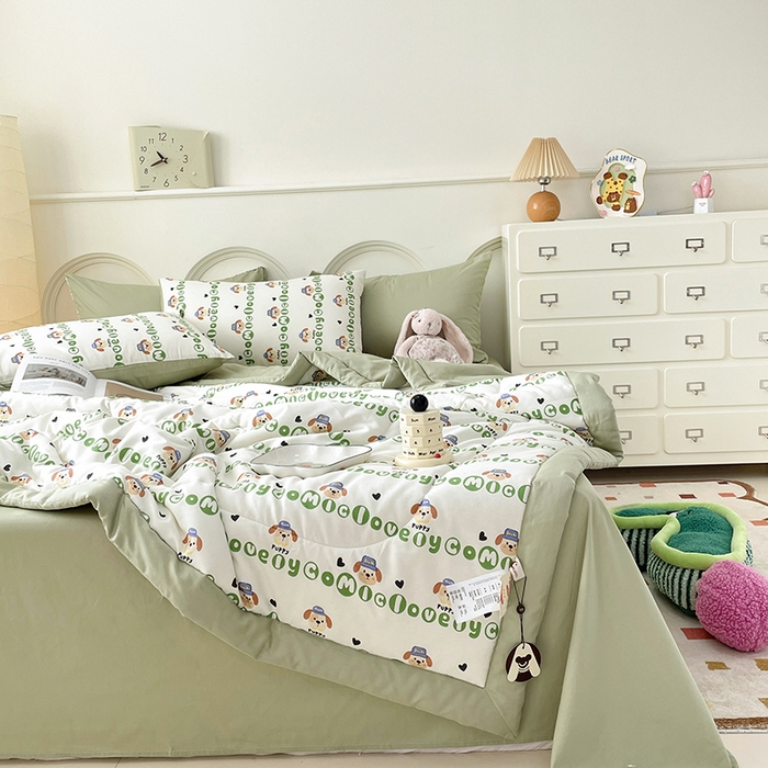 91家纺网 家纺一手货源 找家纺 梵克保罗 2025新款全棉夏被碎花卡通小清新简约纯棉夏凉被夏被四件套三件套 字母狗